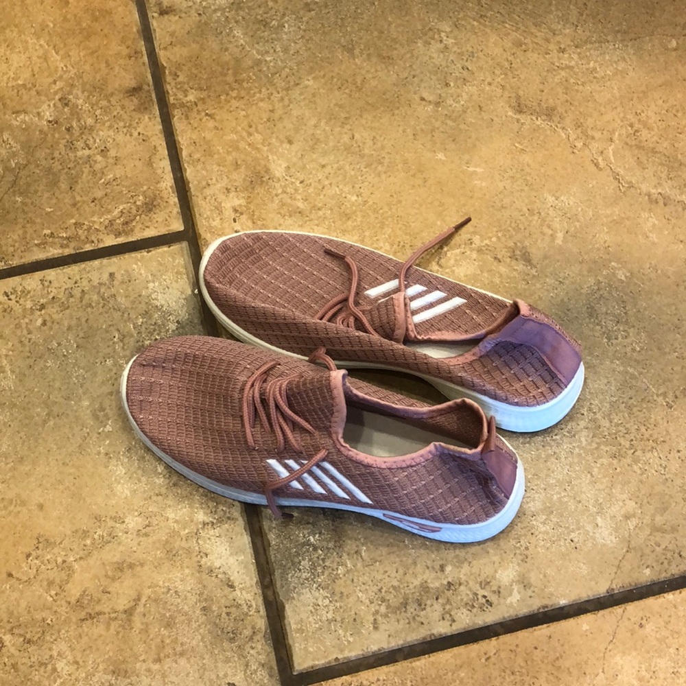 Tennis shoes! Brand new